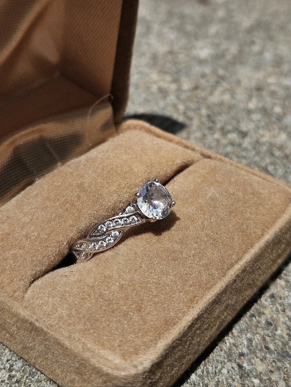 Sterling Silver Solitaire Cubic Zirconia Twist Ring✨️ Size 8